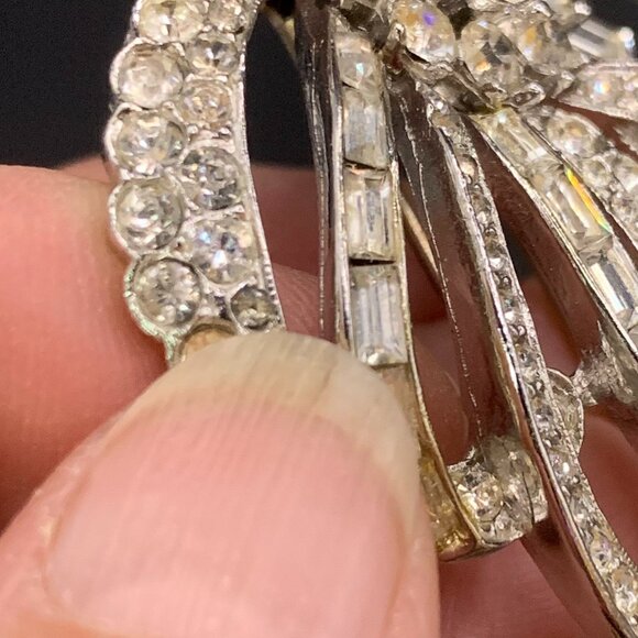 Vintage Rhinestone Fur Clip Brooch Gorgeous Baguette & Round Stones J289 - Picture 8 of 8